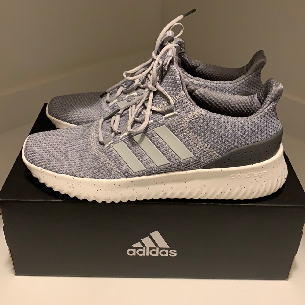 Men’s Adidas Cloudfoam size 10 gym shoes